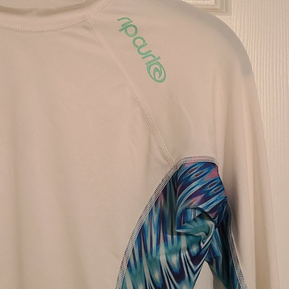 Rip Curl Rash Gaurd - Picture 2 of 5
